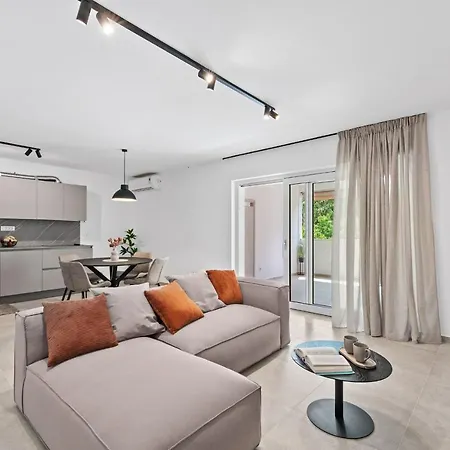 Poli Nona - Renovated In 2023 * Porec