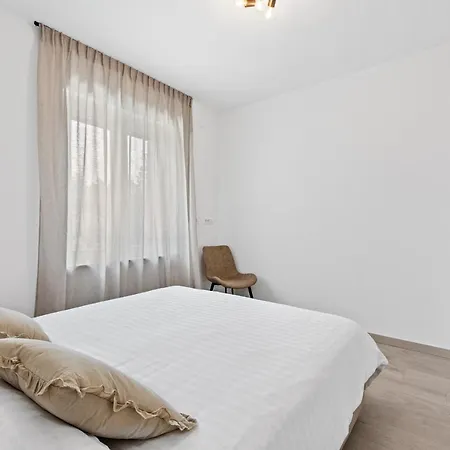 Poli Nona Apartment Porec