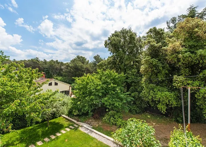 Poli Nona Apartman *